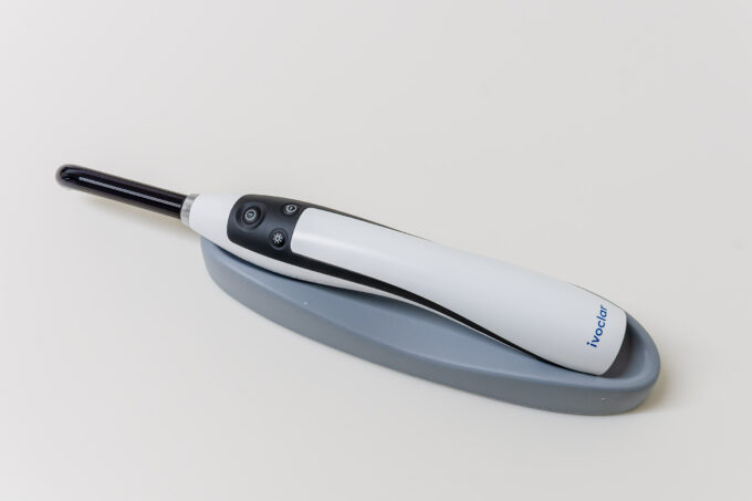 歯科用LED光照射器